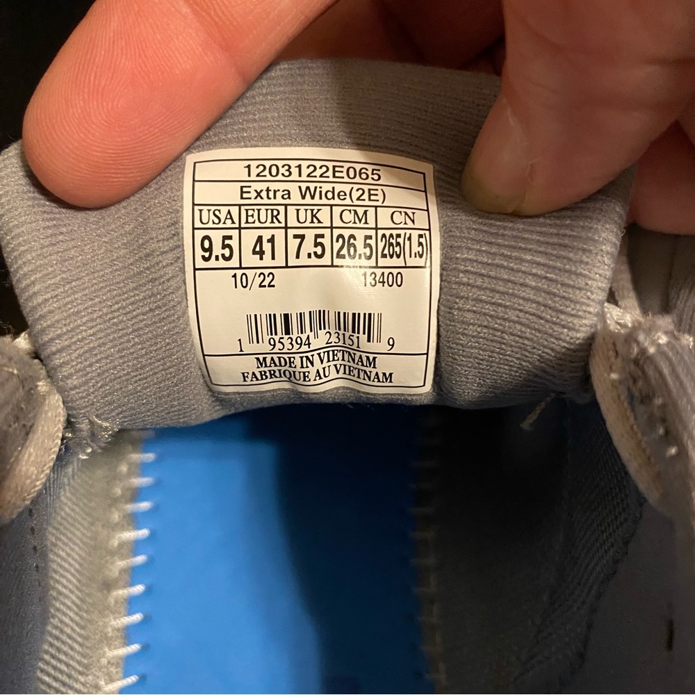 Brooks Dyad 11 Walking Shoes - Picture 12 of 12